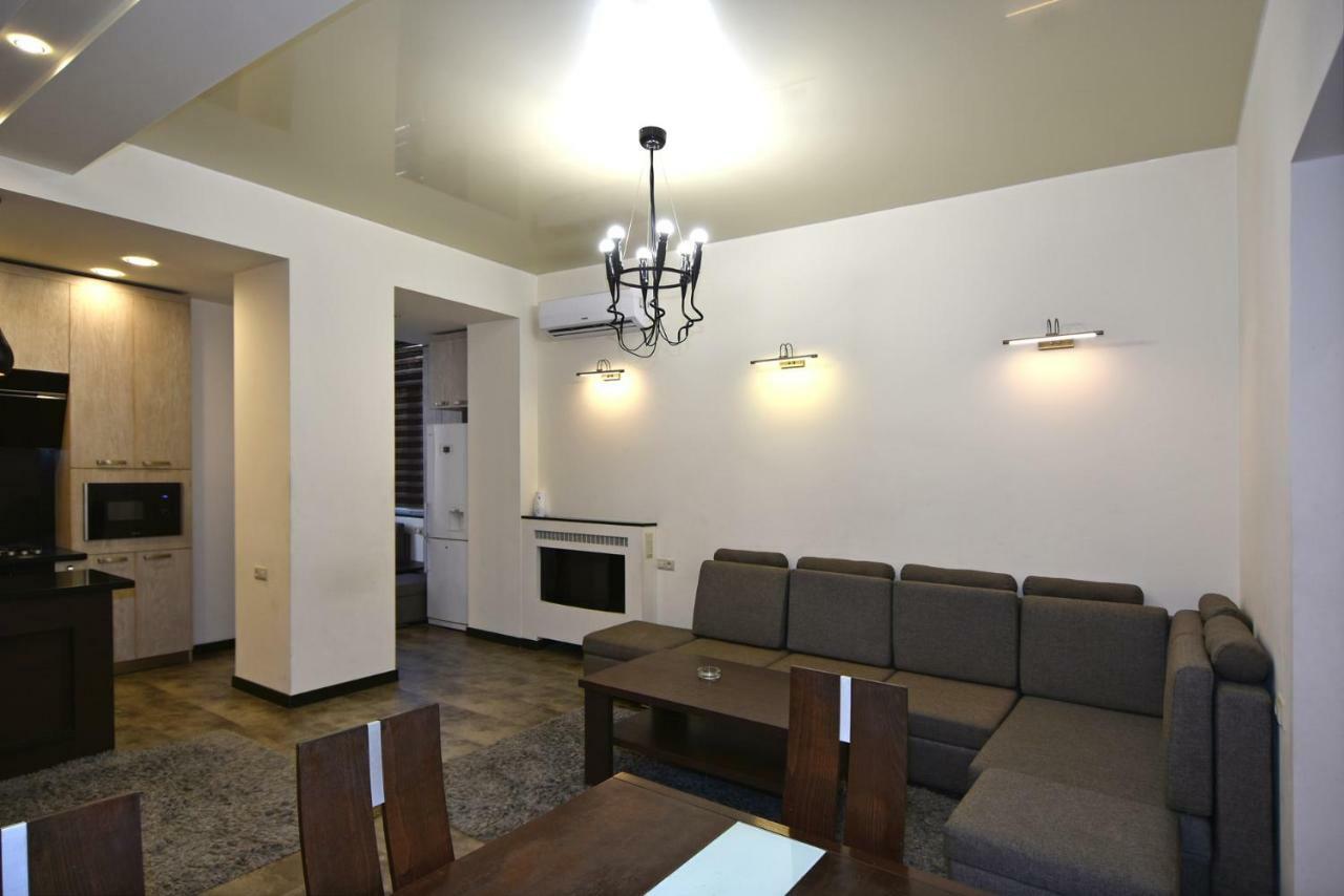 Rent Inn Yerevan On Sakharov Square Dış mekan fotoğraf